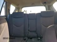 ✅ 2006 Toyota RAV4 Sport • VIN: JTMZD32V165001322 • Lot: 95349165. Wystawiony na Copart z przebiegiem 145 077 mil. Bezpłatny archiwum sprzedaży aukcyjnych z USA i szczegółowy raport historii pojazdu na DreamBid. Zdjęcie 10.