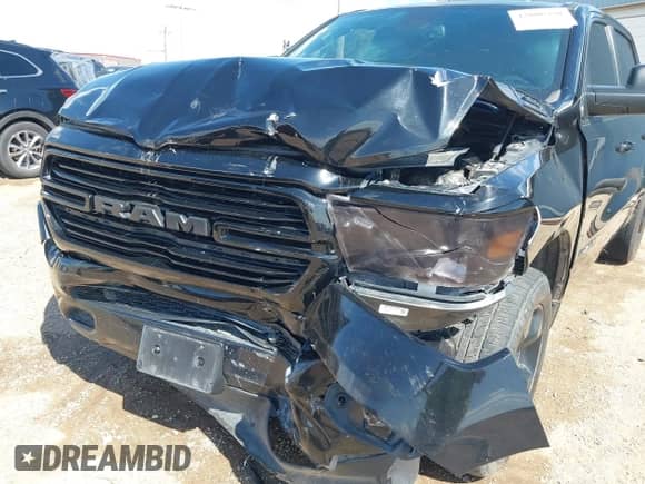 2019 Ram 1500 Big Horn z VIN 1C6SRFFT9KN546621, wystawiony jako IAAI lot #42806358 z przebiegiem 100 930 mil mil oraz . Historia ofert i sprzedaży dostępna na DreamBid. Obrazek 6.