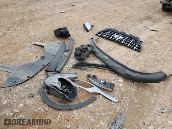 ✅ 2022 Hyundai Venue SEL • VIN: KMHRC8A32NU166411 • Lot: 44346575. Listed on Copart with 33,022 mi. Free auction sales archive from the USA and detailed vehicle history report at DreamBid. Image 13.