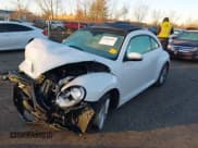 ✅ 2018 Volkswagen Beetle SE • VIN: 3VWJD7AT7JM711667 • Лот: 43696363. Опубликован ранее на IAAI с пробегом 60 156 миль. Бесплатный доступ к архиву аукционных продаж из США и подробный отчёт об истории автомобиля на DreamBid. Изображение 2.