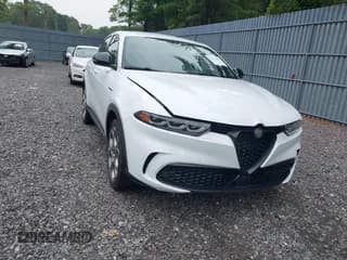 ✅ 2024 Alfa Romeo Tonale Veloce • VIN: ZASPATDW2R3047588 • Lot: 42717526. Wystawiony na IAAI z przebiegiem 3 447 mil. Bezpłatny archiwum sprzedaży aukcyjnych z USA i szczegółowy raport historii pojazdu na DreamBid. Zdjęcie 1.
