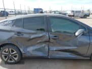 ✅ 2020 Toyota Prius LE • VIN: JTDKARFU1L3111325 • Lot: 43758862. Wystawiony na IAAI z przebiegiem 44 007 mil. Bezpłatny archiwum sprzedaży aukcyjnych z USA i szczegółowy raport historii pojazdu na DreamBid. Zdjęcie 6.