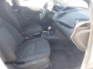 ✅ 2014 Ford Fiesta S • VIN: 3FADP4AJ0EM116997 • Lot: 43769693. Wystawiony na IAAI z przebiegiem 117 270 mil. Bezpłatny archiwum sprzedaży aukcyjnych z USA i szczegółowy raport historii pojazdu na DreamBid. Zdjęcie 5.