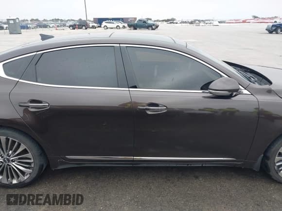 ✅ 2017 Kia Cadenza Premium • VIN: KNALC4J11H5093061 • Lot: 41650849. Listed on IAAI with 138,989 mi. Free auction sales archive from the USA and detailed vehicle history report at DreamBid. Image 14.