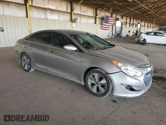 ✅ 2012 Hyundai Sonata Hybrid • VIN: KMHEC4A46CA063023 • Lot: 92126275. Wystawiony na Copart z przebiegiem 127 683 mil. Bezpłatny archiwum sprzedaży aukcyjnych z USA i szczegółowy raport historii pojazdu na DreamBid. Zdjęcie 4.
