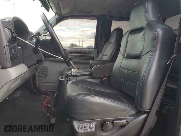 ✅ 2005 Ford F-250 XL • VIN: 1FTSW20505EA06776 • Lot: 56748365. Wystawiony na Copart z przebiegiem 217 700 mil. Bezpłatny archiwum sprzedaży aukcyjnych z USA i szczegółowy raport historii pojazdu na DreamBid. Zdjęcie 7.