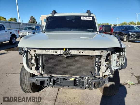 ✅ 2022 Ford Bronco Badlands • VIN: 1FMEE5DH6NLB75794 • Lot: 85766465. Wystawiony na Copart z przebiegiem 43 674 mil. Bezpłatny archiwum sprzedaży aukcyjnych z USA i szczegółowy raport historii pojazdu na DreamBid. Zdjęcie 5.