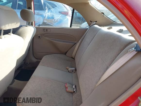 ✅ 2000 Ford Escort • VIN: 3FAFP13P9YR194131 • Lot: 41797571. Wystawiony na IAAI z przebiegiem 60 692 mil. Bezpłatny archiwum sprzedaży aukcyjnych z USA i szczegółowy raport historii pojazdu na DreamBid. Zdjęcie 8.