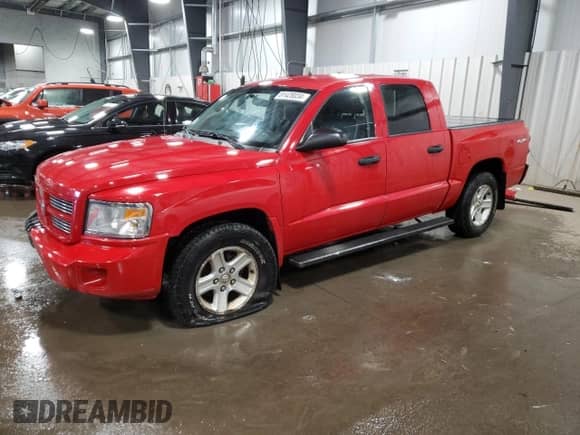 2008 Dodge Dakota z VIN 1D7HW68K58S581897, wystawiony jako Copart lot #81428034 z przebiegiem 106 776 mil mil oraz Szkoda całkowita • Salvage title. Historia ofert i sprzedaży dostępna na DreamBid. Obrazek 1.