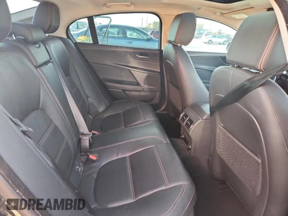 ✅ 2017 Jaguar XE 25t Prestige • VIN: SAJAE4BGXHA966645 • Lot: 89921285. Wystawiony na Copart z przebiegiem 101 644 mil. Bezpłatny archiwum sprzedaży aukcyjnych z USA i szczegółowy raport historii pojazdu na DreamBid. Zdjęcie 10.