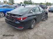 ✅ 2025 Lexus ES 300h Ultra Luxury • VIN: 58AFA1C14SU067458 • Lot: 43298745. Wystawiony na IAAI z przebiegiem 3 763 mil. Bezpłatny archiwum sprzedaży aukcyjnych z USA i szczegółowy raport historii pojazdu na DreamBid. Zdjęcie 4.