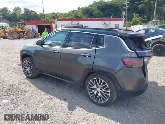 ✅ 2023 Jeep Compass (RED) Edition • VIN: 3C4NJDCN8PT503452 • Lot: 43167566. Wystawiony na IAAI z przebiegiem 128 790 mil. Bezpłatny archiwum sprzedaży aukcyjnych z USA i szczegółowy raport historii pojazdu na DreamBid. Zdjęcie 3.