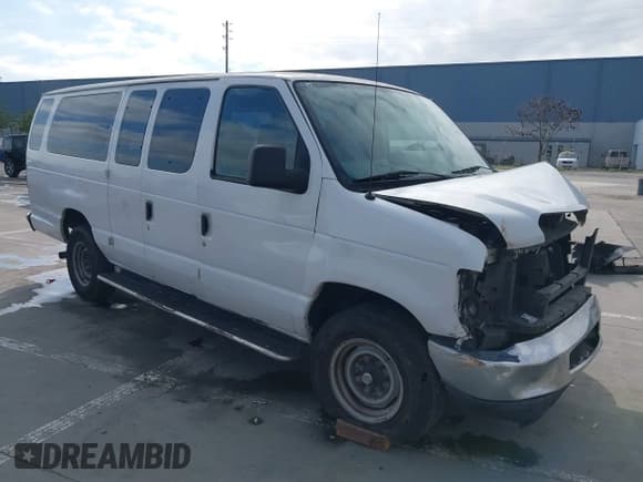 ✅ 2013 Ford Econoline Passenger XL • VIN: 1FBSS3BL4DDA83236 • Lot: 41477441. Wystawiony na IAAI z przebiegiem 164 210 mil. Bezpłatny archiwum sprzedaży aukcyjnych z USA i szczegółowy raport historii pojazdu na DreamBid. Zdjęcie 1.