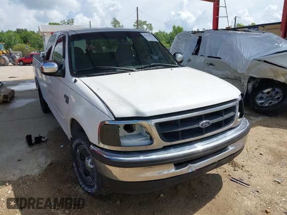 ✅ 1998 Ford F-150 • VIN: 1FTZX1767WKA55769 • Lot: 42374991. Listed on IAAI with 147,500 mi. Free auction sales archive from the USA and detailed vehicle history report at DreamBid. Image 1.