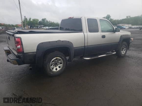 ✅ 2005 Chevrolet Silverado 1500 LS • VIN: 1GCEK19V75E107755 • Lot: 58696125. Wystawiony na Copart z przebiegiem 243 440 mil mil. Skorzystaj z bezpłatnego archiwum sprzedaży aukcyjnych z USA i zobacz szczegółowy raport historii pojazdu na DreamBid. Zdjęcie 3.