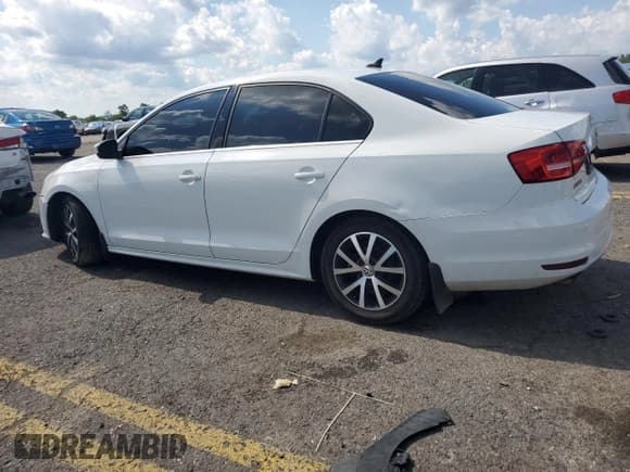 ✅ 2015 Volkswagen Jetta SE • VIN: 3VWD17AJ2FM318557 • Lot: 63436725. Wystawiony na Copart z przebiegiem Nie podano. Bezpłatny archiwum sprzedaży aukcyjnych z USA i szczegółowy raport historii pojazdu na DreamBid. Zdjęcie 2.