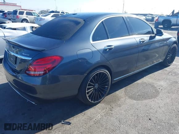 ✅ 2015 Mercedes-Benz C 300 Luxury • VIN: 55SWF4KB7FU083790 • Lot: 43002560. Listed on IAAI with 84,164 mi. Free auction sales archive from the USA and detailed vehicle history report at DreamBid. Image 4.