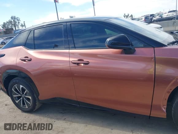 ✅ 2024 Lexus RZ 450e Premium • VIN: JTJAAAAB0RA024522 • Лот: 41640154. Опубликован ранее на IAAI с пробегом 8 851 миль. Бесплатный доступ к архиву аукционных продаж из США и подробный отчёт об истории автомобиля на DreamBid. Изображение 13.