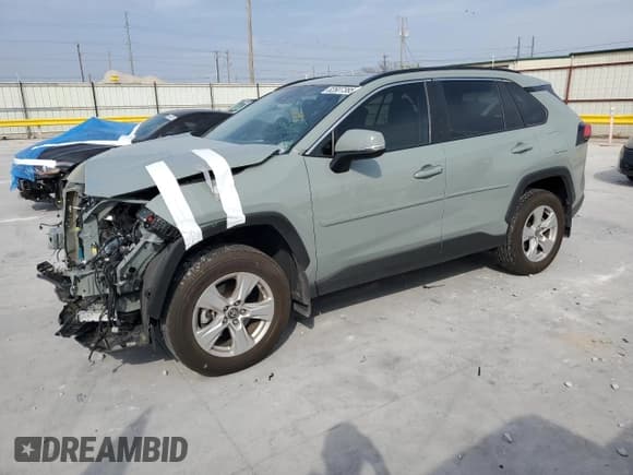 ✅ 2021 Toyota RAV4 XLE • VIN: 2T3W1RFV4MW130041 • Lot: 82607385. Wystawiony na Copart z przebiegiem 21 983 mil. Bezpłatny archiwum sprzedaży aukcyjnych z USA i szczegółowy raport historii pojazdu na DreamBid. Zdjęcie 1.