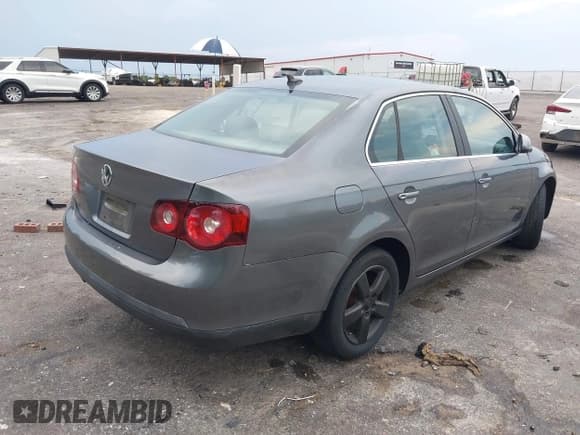 ✅ 2008 Volkswagen Jetta SE • VIN: 3VWRM71K78M175324 • Лот: 43016072. Опубликован ранее на IAAI с пробегом 124 589 миль. Бесплатный доступ к архиву аукционных продаж из США и подробный отчёт об истории автомобиля на DreamBid. Изображение 4.