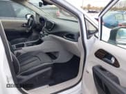 ✅ 2023 Chrysler Pacifica Limited • VIN: 2C4RC3GG0PR593541 • Lot: 43593812. Wystawiony na IAAI z przebiegiem 21 423 mil. Bezpłatny archiwum sprzedaży aukcyjnych z USA i szczegółowy raport historii pojazdu na DreamBid. Zdjęcie 5.