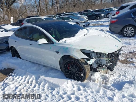 ✅ 2021 Tesla Model 3 Performance • VIN: 5YJ3E1EC1MF063445 • Lot: 41293243. Wystawiony na IAAI z przebiegiem 43 143 mil. Bezpłatny archiwum sprzedaży aukcyjnych z USA i szczegółowy raport historii pojazdu na DreamBid. Zdjęcie 1.