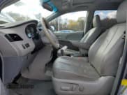 ✅ 2012 Toyota Sienna XLE • VIN: 5TDDK3DC7CS034181 • Lot: 90934505. Wystawiony na Copart z przebiegiem 177 776 mil. Bezpłatny archiwum sprzedaży aukcyjnych z USA i szczegółowy raport historii pojazdu na DreamBid. Zdjęcie 7.