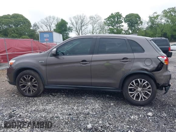 ✅ 2018 Mitsubishi Outlander SE • VIN: JA4AP3AW6JU016938 • Lot: 42117988. Listed on IAAI with 126,543 mi. Free auction sales archive from the USA and detailed vehicle history report at DreamBid. Image 14.