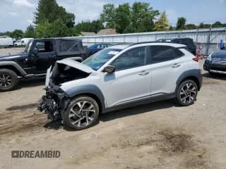 ✅ 2022 Hyundai Kona Limited • VIN: KM8K5CA36NU928041 • Лот: 66155925. Опубликован ранее на Copart с пробегом 16 560 миль. Бесплатный доступ к архиву аукционных продаж из США и подробный отчёт об истории автомобиля на DreamBid. Изображение 1.
