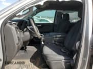 ✅ 2020 Chevrolet Silverado 1500 Custom • VIN: 3GCPWBEH2LG346526 • Lot: 77638294. Wystawiony na Copart z przebiegiem 53 670 mil. Bezpłatny archiwum sprzedaży aukcyjnych z USA i szczegółowy raport historii pojazdu na DreamBid. Zdjęcie 7.