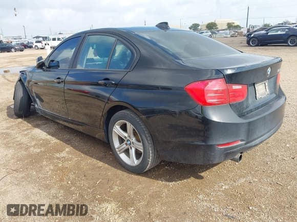 ✅ 2015 BMW 3 Series 320i • VIN: WBA3B1C59FK138134 • Lot: 42499308. Listed on IAAI with 131,409 mi. Free auction sales archive from the USA and detailed vehicle history report at DreamBid. Image 3.