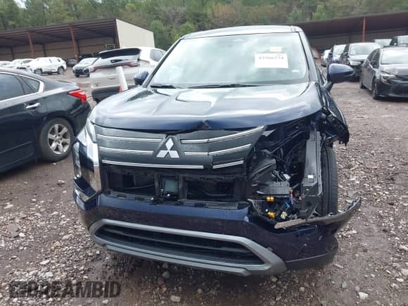 2025 Mitsubishi Outlander SE z VIN JA4J3VA83SZ027599, wystawiony jako IAAI lot #43566274 z przebiegiem 11 323 mil mil oraz . Historia ofert i sprzedaży dostępna na DreamBid. Obrazek 11.