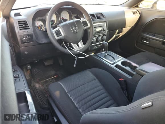 ✅ 2014 Dodge Challenger SXT • VIN: 2C3CDYAG8EH260603 • Lot: 85772954. Wystawiony na Copart z przebiegiem 143 264 mil. Bezpłatny archiwum sprzedaży aukcyjnych z USA i szczegółowy raport historii pojazdu na DreamBid. Zdjęcie 8.