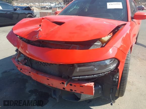 ✅ 2019 Dodge Charger Scat Pack • VIN: 2C3CDXGJ2KH742332 • Lot: 43631916. Wystawiony na IAAI z przebiegiem 79 812 mil. Bezpłatny archiwum sprzedaży aukcyjnych z USA i szczegółowy raport historii pojazdu na DreamBid. Zdjęcie 18.