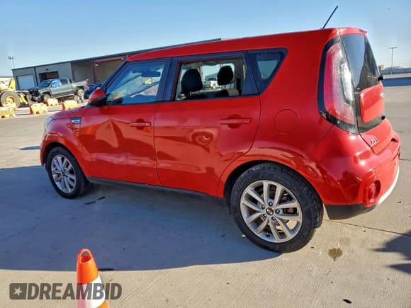 ✅ 2019 Kia Soul + • VIN: KNDJP3A59K7673276 • Lot: 90715245. Wystawiony na Copart z przebiegiem 87 200 mil. Bezpłatny archiwum sprzedaży aukcyjnych z USA i szczegółowy raport historii pojazdu na DreamBid. Zdjęcie 2.