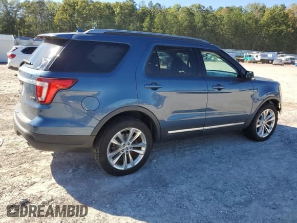✅ 2018 Ford Explorer XLT • VIN: 1FM5K8D80JGC65052 • Lot: 86637055. Wystawiony na Copart z przebiegiem 97 809 mil. Bezpłatny archiwum sprzedaży aukcyjnych z USA i szczegółowy raport historii pojazdu na DreamBid. Zdjęcie 3.