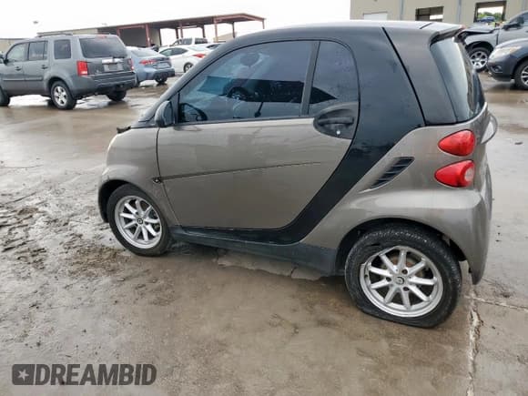 ✅ 2009 Smart fortwo Pure • VIN: WMEEJ31X49K233947 • Lot: 60535065. Listed on Copart with 48,669 mi. Free auction sales archive from the USA and detailed vehicle history report at DreamBid. Image 2.
