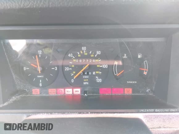 ✅ 1990 Volvo 240 • VIN: YV1AA8842L1424134 • Lot: 42626072. Wystawiony na IAAI z przebiegiem 87 728 mil. Bezpłatny archiwum sprzedaży aukcyjnych z USA i szczegółowy raport historii pojazdu na DreamBid. Zdjęcie 7.