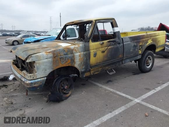 ✅ 1988 Ford F-250 • VIN: 1FTHF26G7JPA77250 • Lot: 43808669. Wystawiony na IAAI z przebiegiem Nie podano. Bezpłatny archiwum sprzedaży aukcyjnych z USA i szczegółowy raport historii pojazdu na DreamBid. Zdjęcie 2.