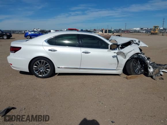 ✅ 2016 Lexus LS 460 • VIN: JTHBL5EF2G5143103 • Lot: 42049927. Listed on IAAI with Not provided. Free auction sales archive from the USA and detailed vehicle history report at DreamBid. Image 13.