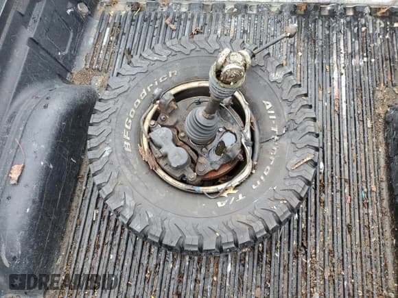 ✅ 2001 Chevrolet Silverado 2500HD LS • VIN: 1GCHK23U81F213333 • Lot: 43536335. Wystawiony na Copart z przebiegiem 245 017 mil. Bezpłatny archiwum sprzedaży aukcyjnych z USA i szczegółowy raport historii pojazdu na DreamBid. Zdjęcie 12.