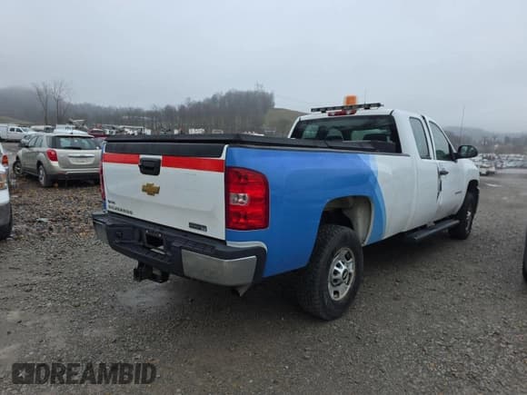 ✅ 2013 Chevrolet Silverado 2500HD • VIN: 1GC2KVCB0DZ305870 • Lot: 43870601. Wystawiony na IAAI z przebiegiem 159 958 mil. Bezpłatny archiwum sprzedaży aukcyjnych z USA i szczegółowy raport historii pojazdu na DreamBid. Zdjęcie 6.