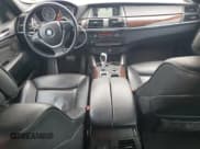 ✅ 2013 BMW X6 xDrive50i • VIN: 5UXFG8C56DL591997 • Lot: 80327235. Wystawiony na Copart z przebiegiem 165 016 mil. Bezpłatny archiwum sprzedaży aukcyjnych z USA i szczegółowy raport historii pojazdu na DreamBid. Zdjęcie 8.