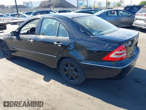 ✅ 2004 Mercedes-Benz C 240 • VIN: WDBRF61J94A554538 • Lot: 42228953. Wystawiony na IAAI z przebiegiem 163 020 mil. Bezpłatny archiwum sprzedaży aukcyjnych z USA i szczegółowy raport historii pojazdu na DreamBid. Zdjęcie 3.