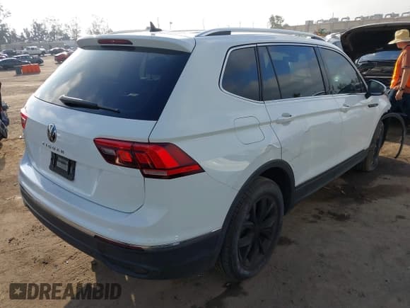 ✅ 2024 Volkswagen Tiguan SE • VIN: 3VV3B7AX6RM062915 • Lot: 43500920. Wystawiony na IAAI z przebiegiem 24 051 mil. Bezpłatny archiwum sprzedaży aukcyjnych z USA i szczegółowy raport historii pojazdu na DreamBid. Zdjęcie 4.