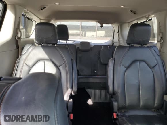 ✅ 2018 Chrysler Pacifica Touring L Plus • VIN: 2C4RC1EG3JR227362 • Лот: 82004145. Опубликован ранее на Copart с пробегом 119 791 миль. Бесплатный доступ к архиву аукционных продаж из США и подробный отчёт об истории автомобиля на DreamBid. Изображение 10.