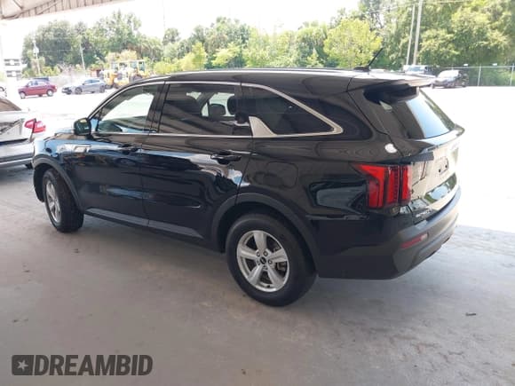 ✅ 2023 Kia Sorento LX • VIN: 5XYRG4LC9PG170703 • Lot: 43094607. Wystawiony na IAAI z przebiegiem 41 070 mil. Bezpłatny archiwum sprzedaży aukcyjnych z USA i szczegółowy raport historii pojazdu na DreamBid. Zdjęcie 3.