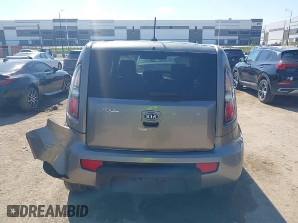 ✅ 2010 Kia Soul + • VIN: KNDJT2A21A7064239 • Лот: 43444921. Опубликован ранее на IAAI с пробегом 196 672 миль. Бесплатный доступ к архиву аукционных продаж из США и подробный отчёт об истории автомобиля на DreamBid. Изображение 16.