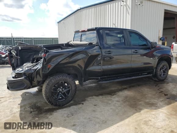 ✅ 2022 Chevrolet Silverado 1500 LT Trail Boss • VIN: 3GCUDFETXNG503890 • Lot: 55646935. Wystawiony na Copart z przebiegiem 32 407 mil. Bezpłatny archiwum sprzedaży aukcyjnych z USA i szczegółowy raport historii pojazdu na DreamBid. Zdjęcie 3.