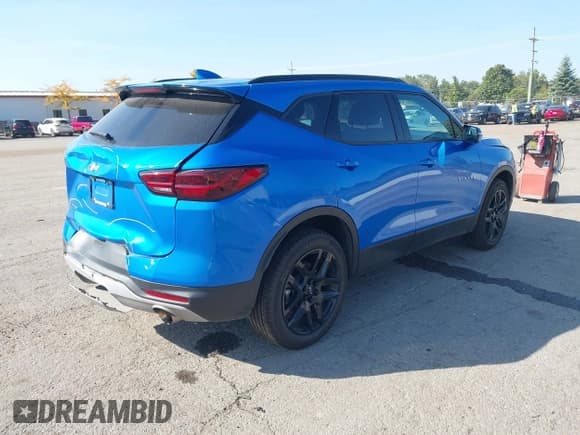 ✅ 2024 Chevrolet Blazer LT • VIN: 3GNKBDR44RS161108 • Lot: 43226510. Wystawiony na IAAI z przebiegiem 17 963 mil. Bezpłatny archiwum sprzedaży aukcyjnych z USA i szczegółowy raport historii pojazdu na DreamBid. Zdjęcie 4.